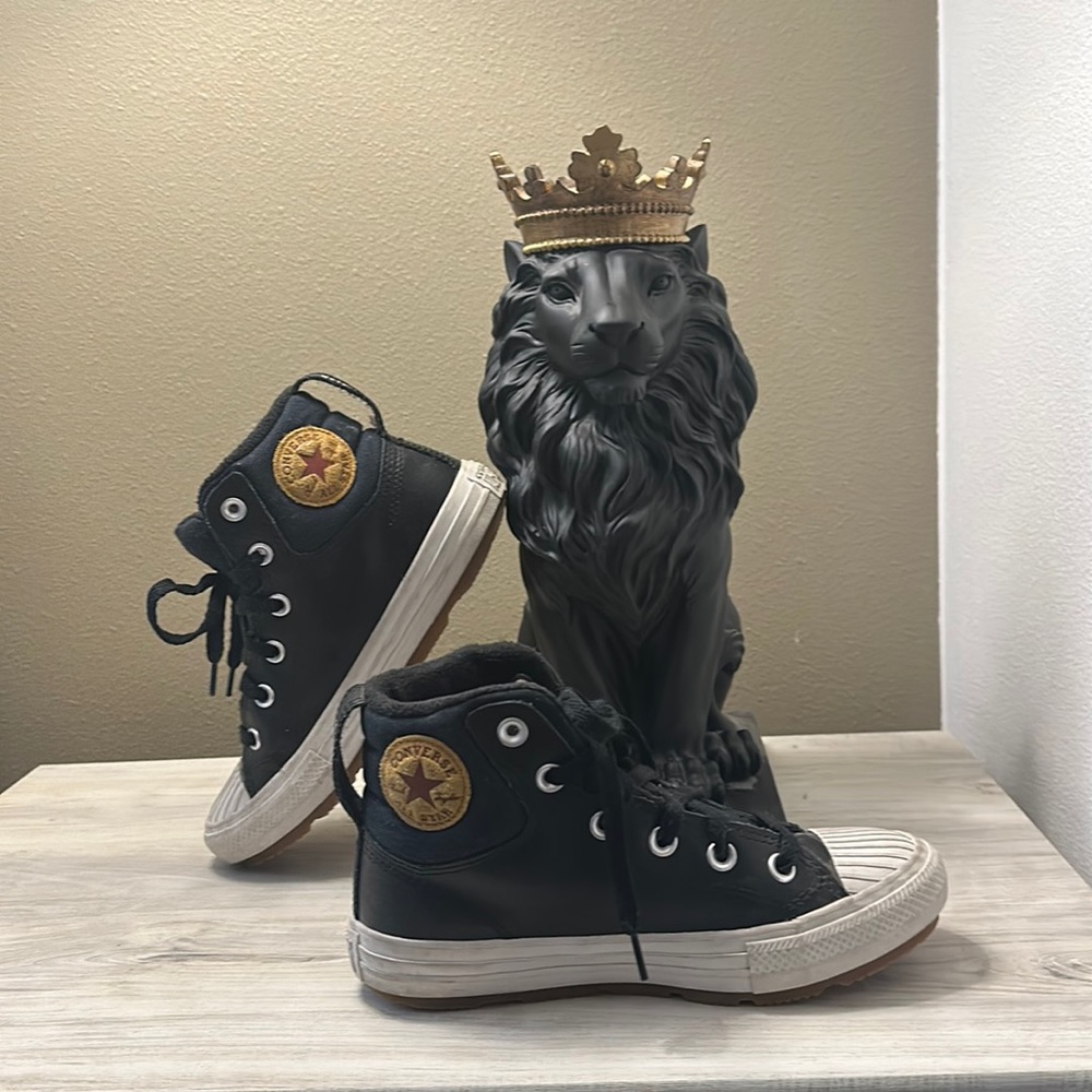 Boys Converse. Size 3.